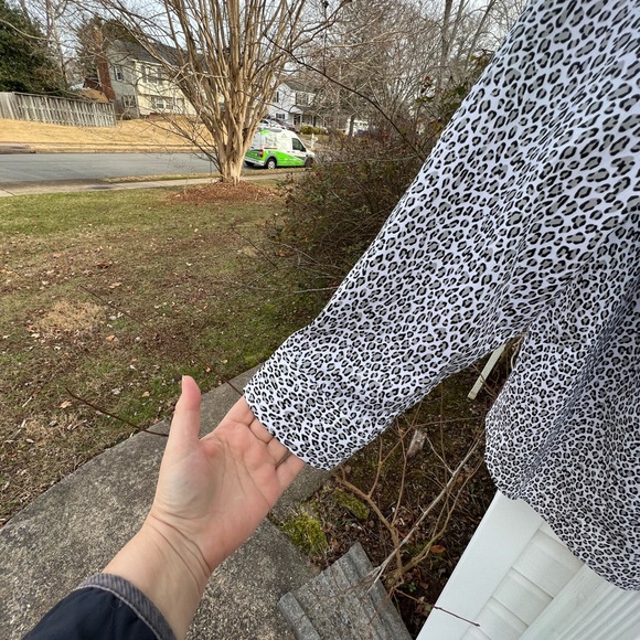 NWT Talbots Fun Gray Black Leopard Wrinkle Resistant Long Sleeve Blouse - Picture 7 of 7